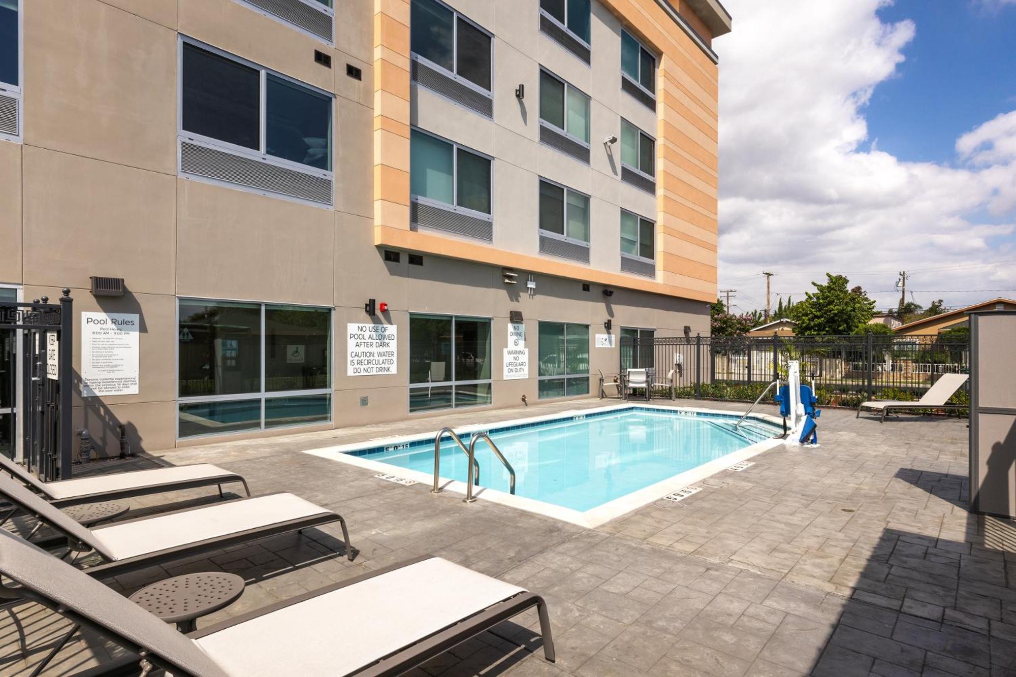 Holiday Inn Express & Suites - Hawaiian Gardens By Ihg 외부 사진